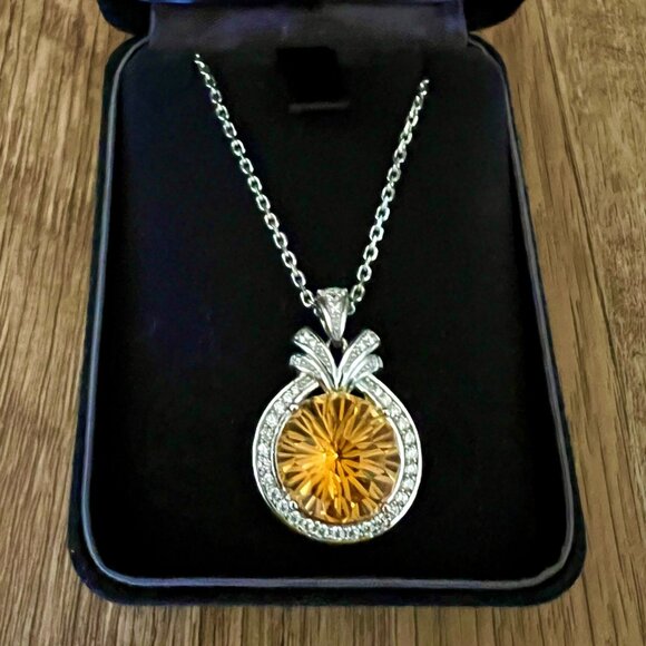 Brilliant Round Cut Citrine Pendant Necklace - Picture 1 of 2